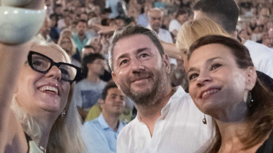 Στην Επίδαυρο για την παράσταση «Ίων» ο Νίκος Ανδρουλάκης