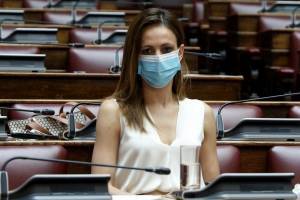 Αχτσιόγλου: Η αλήθεια των αριθμών διαλύει την προπαγάνδα Μητσοτάκη