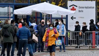 Γερμανία: Ταξιδιωτικοί περιορισμοί ΕΕ λόγω έλλειψης πληροφοριών για την Όμικρον