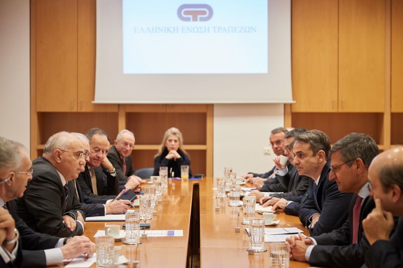 Μητσοτάκης σε τραπεζίτες: Προτεραιότητα η μείωση κόστους δανεισμού της χώρας