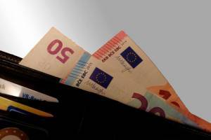 Πληρωμές 260 εκατ. σε 611.000 δικαιούχους την Παρασκευή