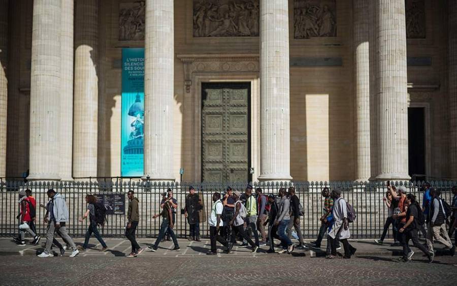 Γαλλία: Παράτυποι μετανάστες και υποστηρικτές τους κατέλαβαν το Πάνθεον