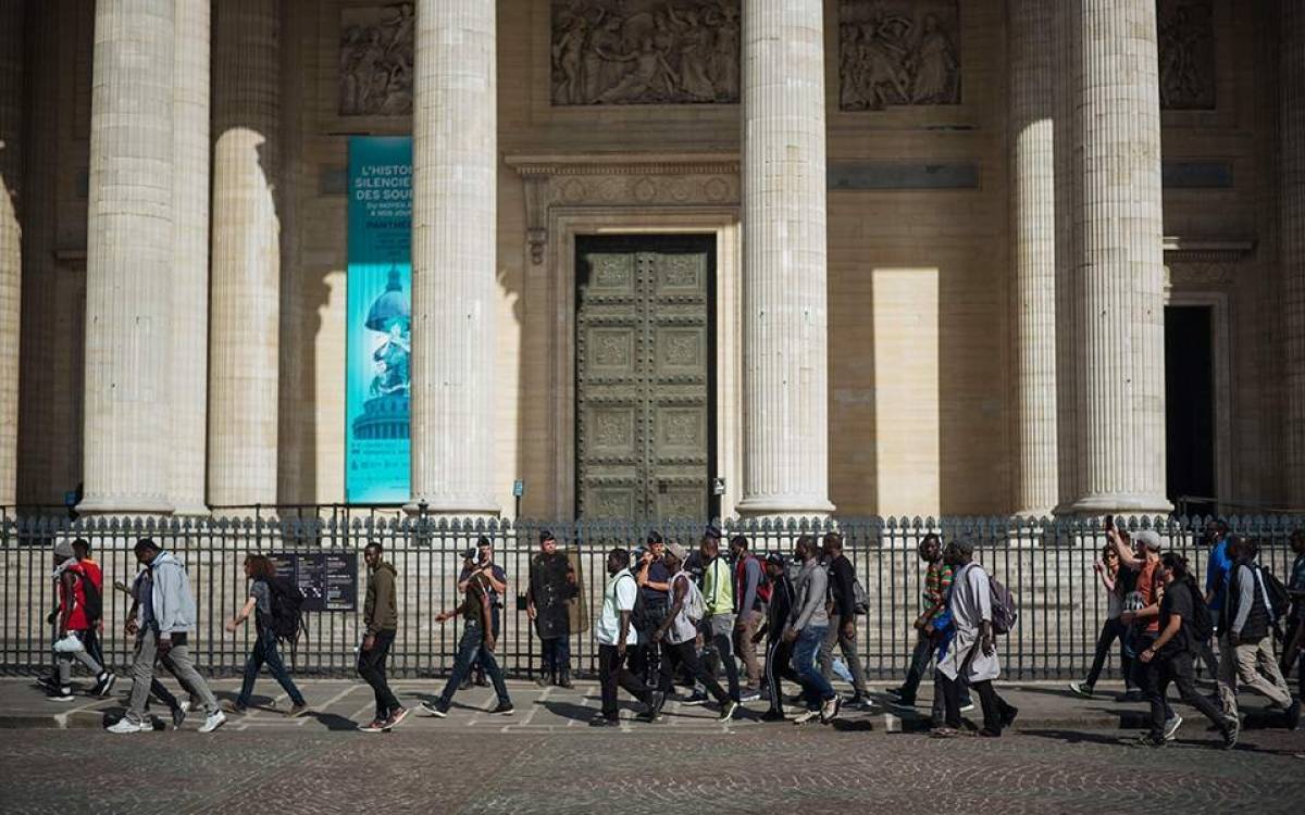 Γαλλία: Παράτυποι μετανάστες και υποστηρικτές τους κατέλαβαν το Πάνθεον