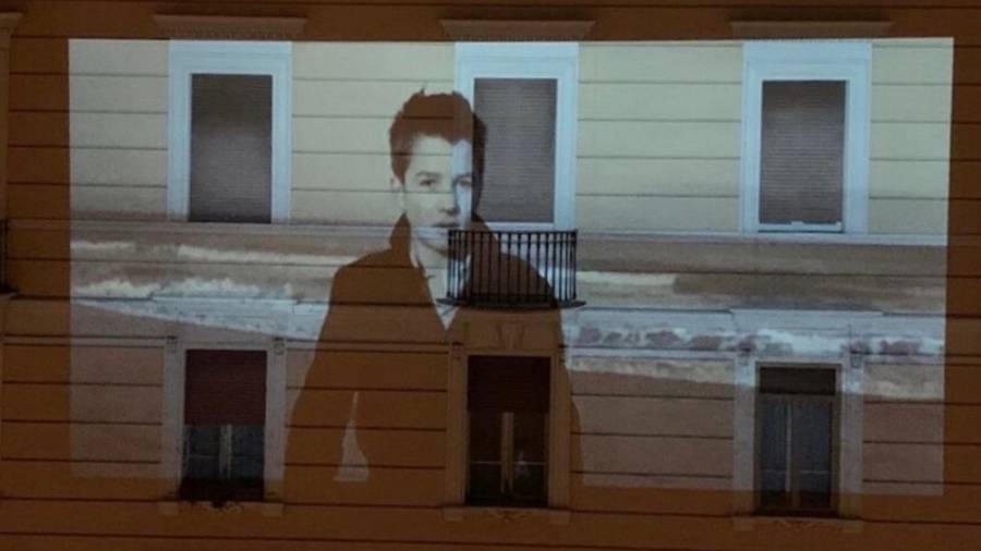 #CinemaDaCasa: Τοίχοι στην Ιταλία μετατρέπονται σε σινεμά