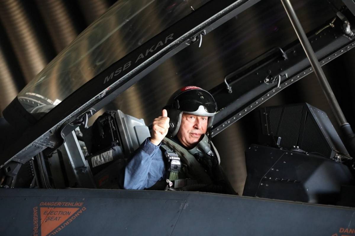 Με F-16 πάνω από το Αιγαίο πέταξε ο Ακάρ