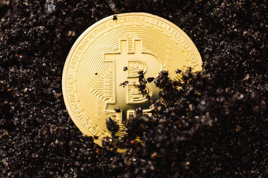 Σε τροχιά διόρθωσης το Bitcoin – «Βουτιά» σε χαμηλό δύο εβδομάδων