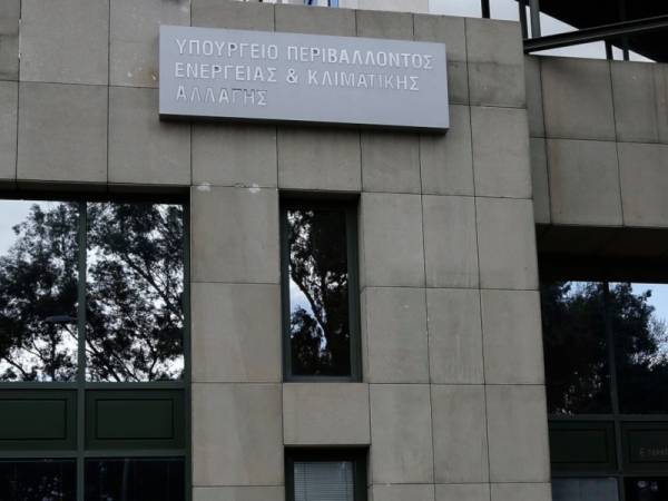 ΥΠΕΝ: Για αυθαίρετα και ηλεκτρονική ταυτότητα ισχύουν τα ήδη συμφωνηθέντα