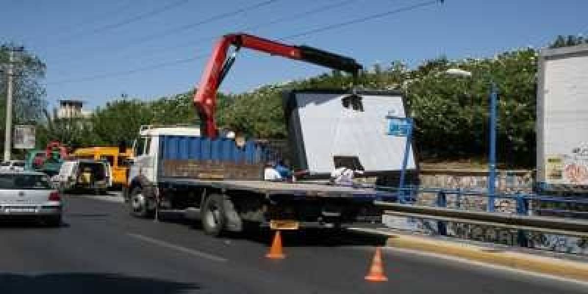 Αττική: Εκστρατεία για την αφαίρεση των παράνομων διαφημιστικών πινακίδων