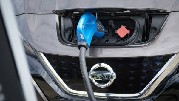 Συνεργασία NISSAN και E.ON για την ανάπτυξη δικτύου V2G