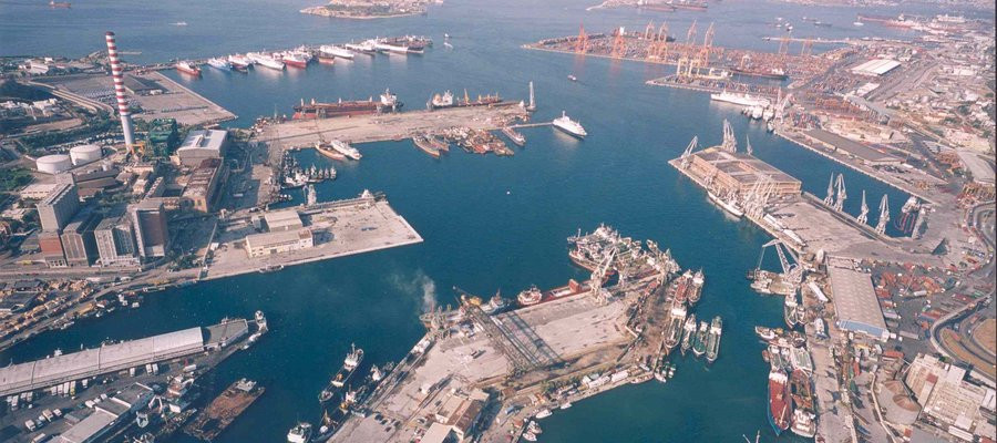 Βύθιση φορτηγίδας στο Νέο Μόλο Δραπετσώνας- Τρεις συλλήψεις
