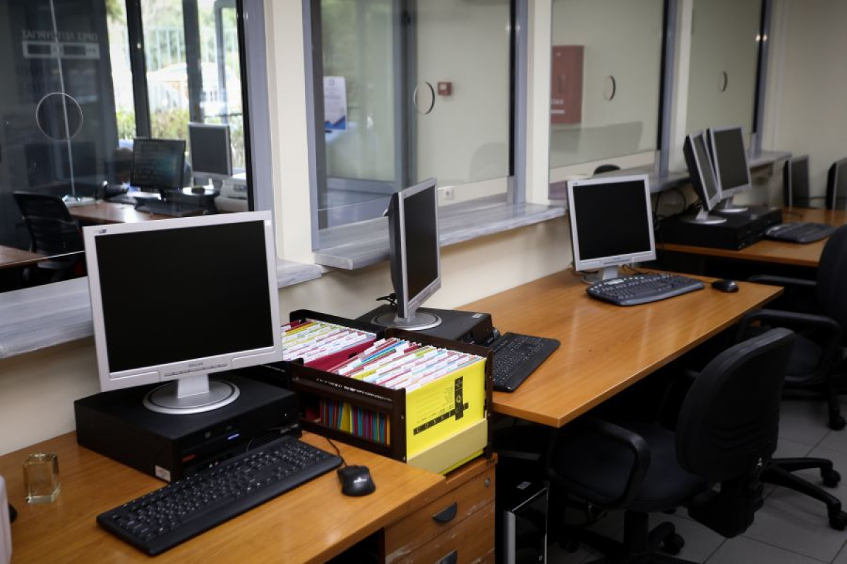 ΥΠΕΣ για καύσωνα: Τηλεργασία και ευέλικτο ωράριο στο Δημόσιο