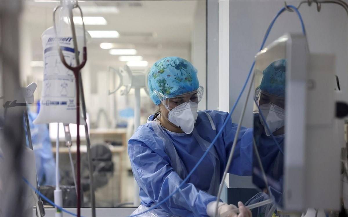 Κορονοϊός-Ελλάδα: 70 θάνατοι και 33.716 νέα κρούσματα-Στους 639 οι διασωληνωμένοι