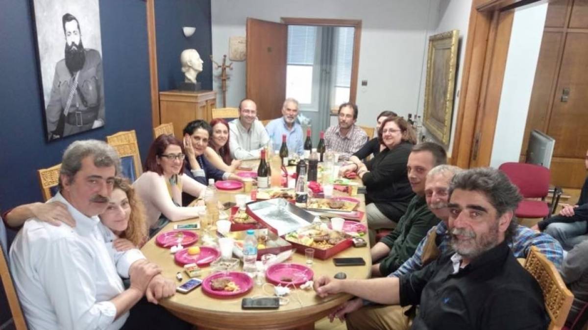 Πάρτι γενεθλίων Πολάκη... υπό το βλέμμα του Βελουχιώτη