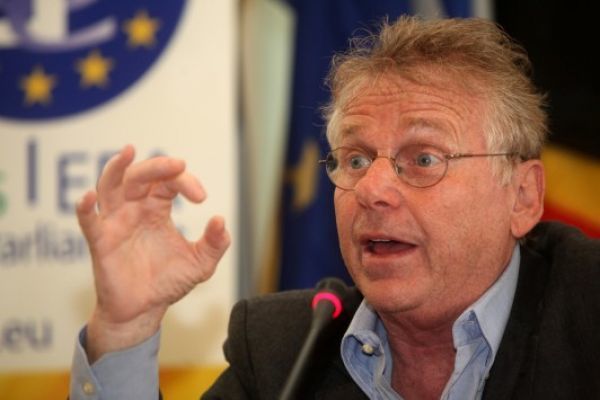 Κον Μπεντίτ: "Σουρεαλιστικοί οι έλεγχοι της τρόϊκας"