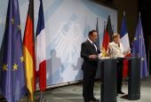 Μέρκελ - Ολάντ: Η Ελλάδα ανήκει στην ευρωπαϊκή οικογένεια