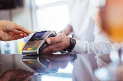 Τι αλλάζει στις πληρωμές με τραπεζικές κάρτες