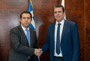 Συνάντηση Μηταράκη-Καιρίδη για ζητήματα διαχείρισης του μεταναστευτικού