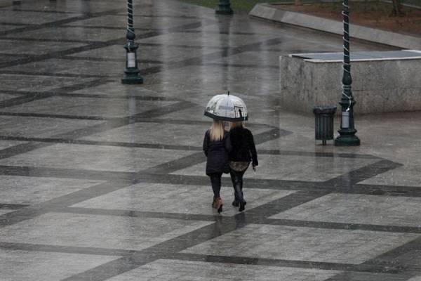 Τοπικές βροχές και σποραδικές καταιγίδες το σκηνικό του καιρού