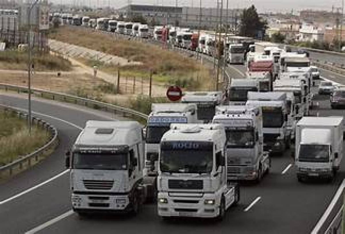 Αίτημα ΟΦΑΕ για προσωρινή χαλάρωση στους κανόνες οδήγησης λόγω των αγροτικών μπλόκων