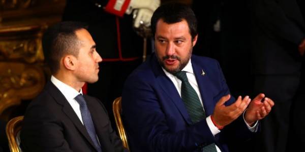 Προσπάθεια συμφιλίωσης Σαλβίνι-Ντι Μάιο, ενόψει της μάχης με την Κομισιόν