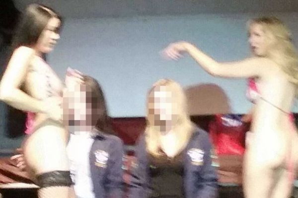 Σάλος σε βρετανικό πανεπιστήμιο: Ακραίο sex show με στρίπερ