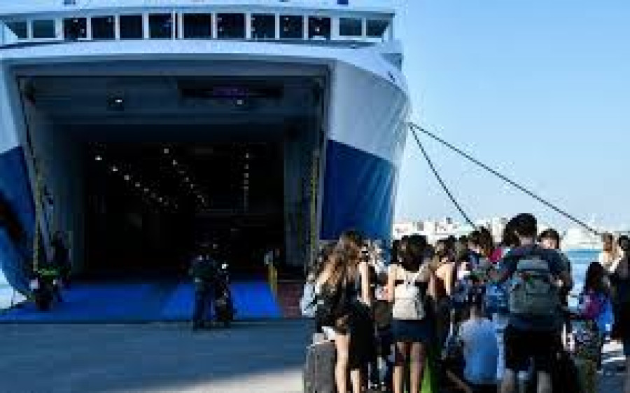 Ο εκβιασμός των ακτοπλόων και η κινητοποίηση του Μαξίμου