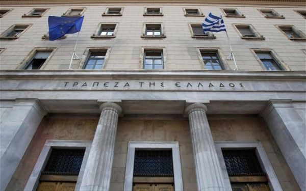 ΤτΕ: Μικρή μείωση στα επιτόκια νέων δανείων