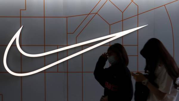 Κίνα: Το αφεντικό της Nike υπερασπίζεται τη δραστηριότητα της εταιρείας