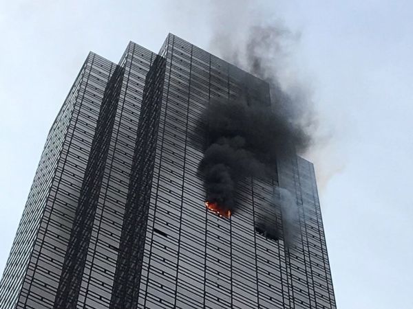 Πυρκαγιά στον Πύργο Τραμπ: Ενας νεκρός και τέσσερις πυροσβέστες τραυματίες