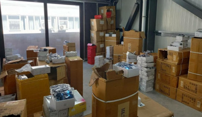 ΔΙΜΕΑ: Πλήθος απομιμητικών προϊόντων σε αποθήκη στο κέντρο της Αθήνας