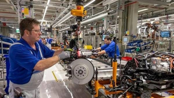 Ετήσια πτώση 9,6% για τη γερμανική βιομηχανική παραγωγή τον Αύγουστο