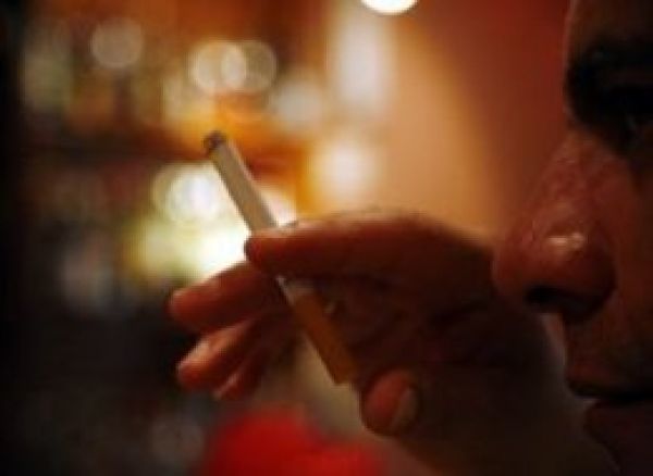 "Παράθυρο" 200 ευρώ στον αντικαπνιστικό