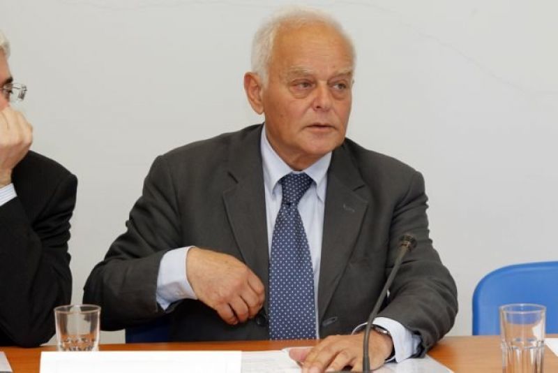 Με "κινητικότητα" από την τρόικα απειλείται ο Μανιτάκης