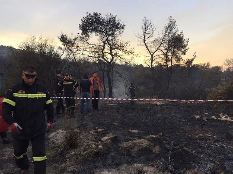 Ένας νεκρός και δύο τραυματίες από την πυρκαγιά στους Αγ.Θεοδώρους