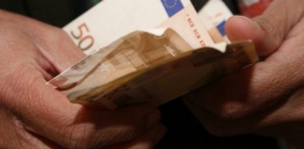 Στη Βουλή οι μισθοί γενικών και ειδικών γραμματέων των υπουργείων