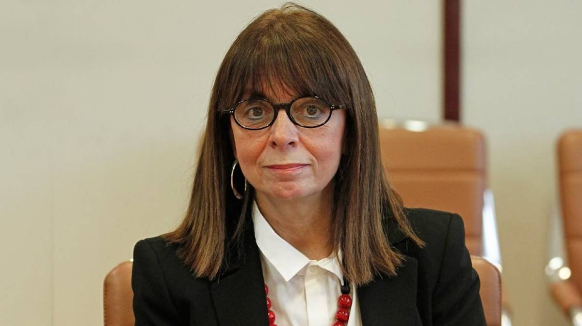 Σακελλαροπούλου: Θεματοφύλακες της ιστορικής μνήμης οι εύζωνες της Προεδρικής Φρουράς