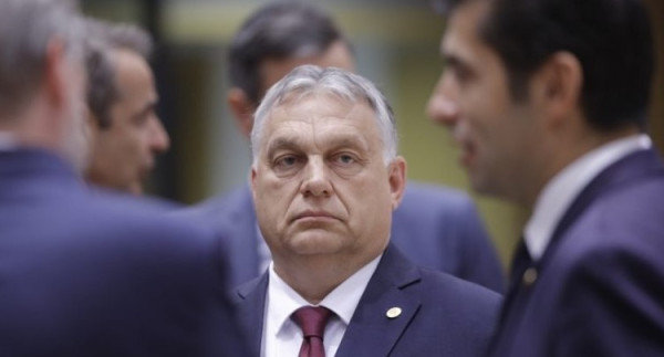 FAZ: Ο «θεατρίνος» Όρμπαν συνθηκολόγησε