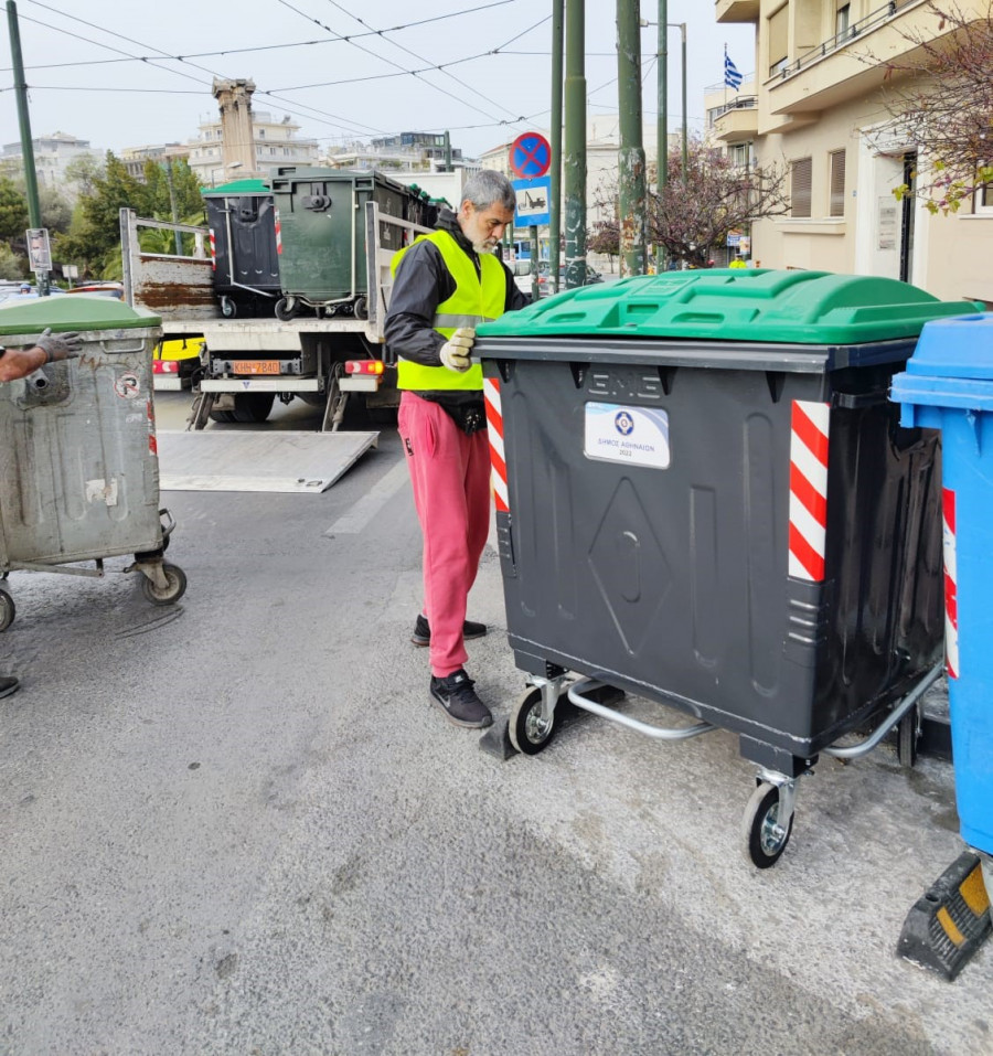 Δήμος Αθηναίων: Τοποθετούνται 2.200 νέοι μεταλλικοί κάδοι απορριμμάτων