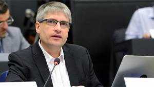 Ελλιπής η δήλωση οικονομικών συμφερόντων της Επιτρόπου Υγείας Στέλλα Κυριακίδη!