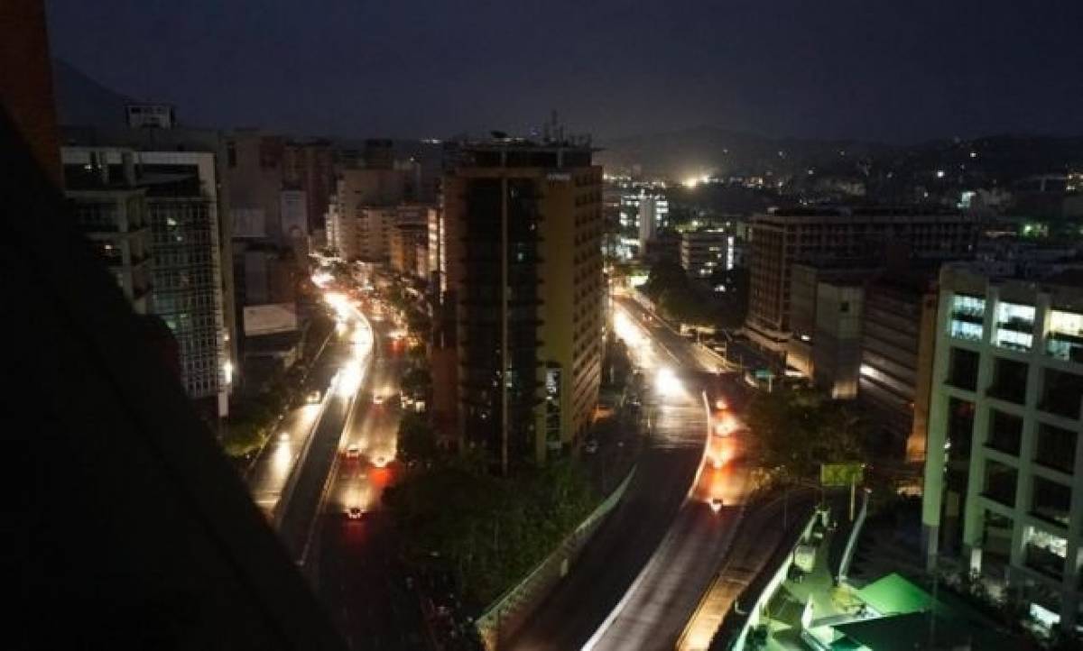 Χωρίς ρεύμα η Βενεζουέλα - Η κυβέρνηση Μαδούρο καταγγέλλει «σαμποτάζ»
