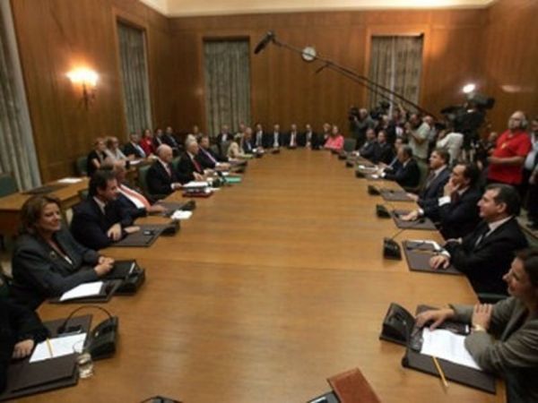 Αναστάτωση στην κυβέρνηση από τον επικείμενο ανασχηματισμό – Αναμένεται παρέμβαση πρωθυπουργού