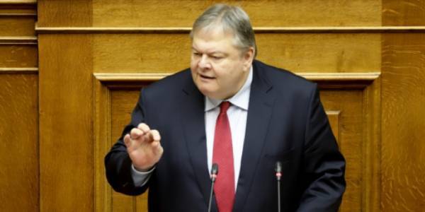 Ο Βενιζέλος αποχαιρέτησε το Κοινοβούλιο χειροκροτούμενος από τον ΣΥΡΙΖΑ (video)