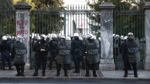 ΕΔΕ: Εκτός Συνταγματικού πλαισίου η γενική απαγόρευση συναθροίσεων-Αντιδράσεις αντιπολίτευσης