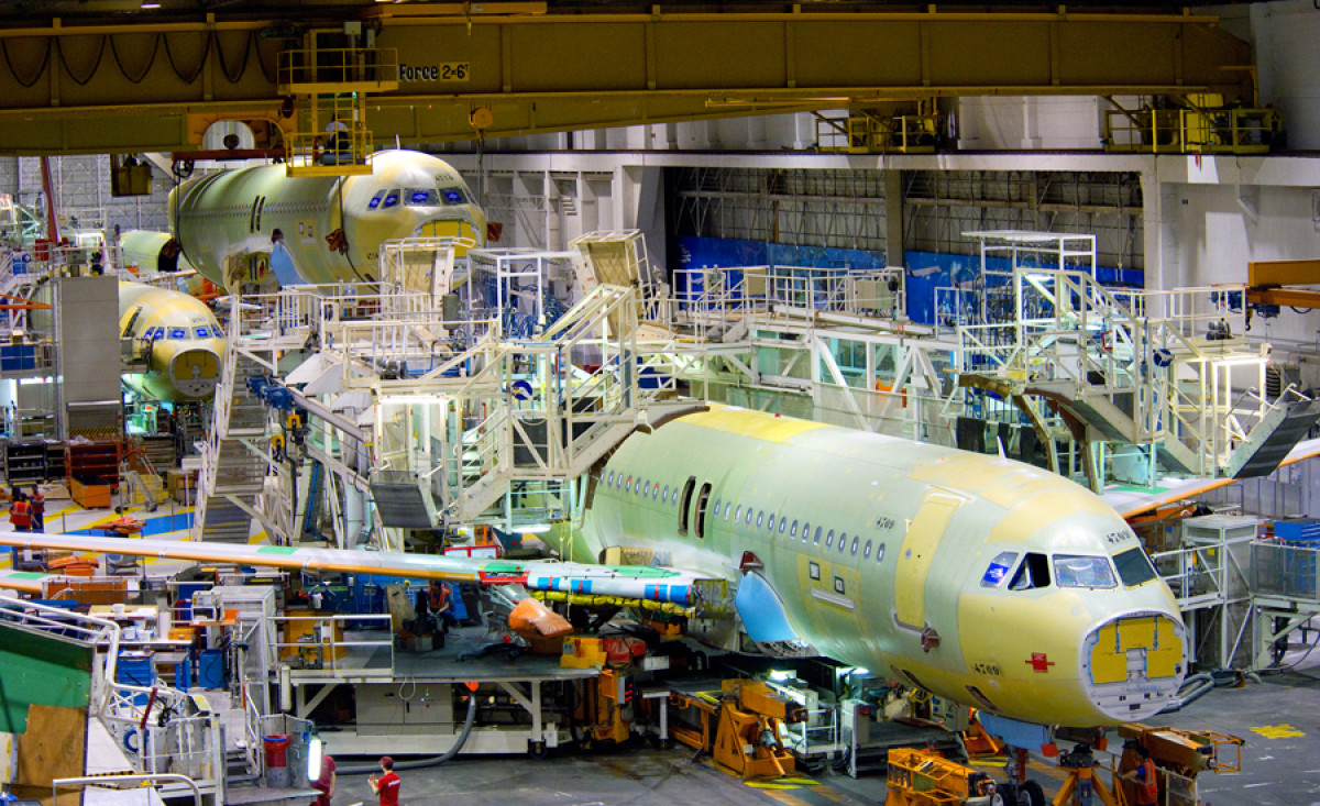 Airbus σε αγώνα δρόμου: Πρέπει να παραδίδει 100 αεροσκάφη/μήνα για να επιτύχει τον στόχο του 2025