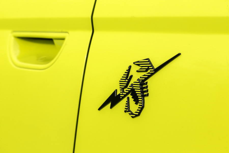 Έτοιμος ο «βρυχηθμός» του Abarth 500e: Περισσότερες από 6.000 ώρες εξέλιξης για την επίτευξη του τέλειου σπορ ήχου