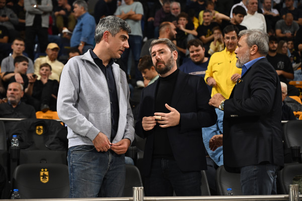 Ανδρουλάκης: Από την παρέλαση στις κερκίδες του Nick Galis Hall