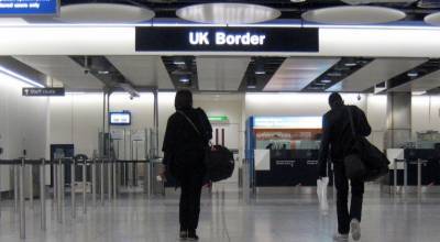 Νέοι κανόνες για την είσοδο ταξιδιωτών στη Βρετανία
