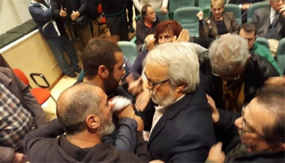 Επεισοδιακή ομιλία Πετρόπουλου και Παπανάτσιου στο Βόλο