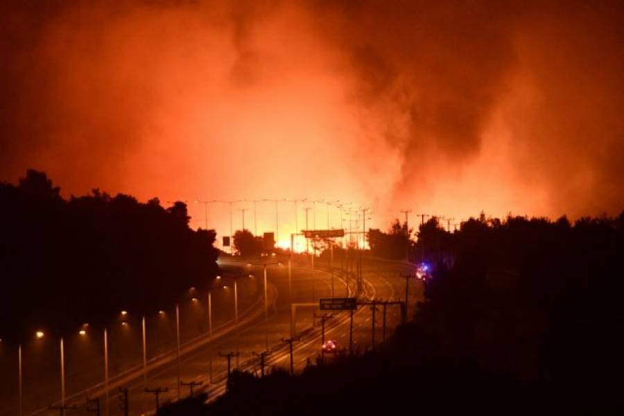 «Συναγερμός» στην Αττική: Εκκενώνονται Άγιος Στέφανος, Καπανδρίτι και Πολυδένδρι
