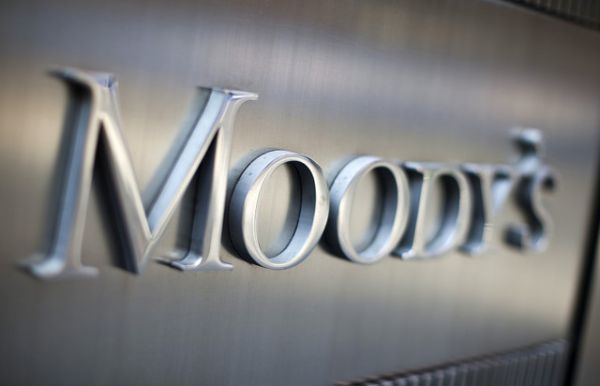Νέο "καμπανάκι" από τη Moody's για την Ελλάδα